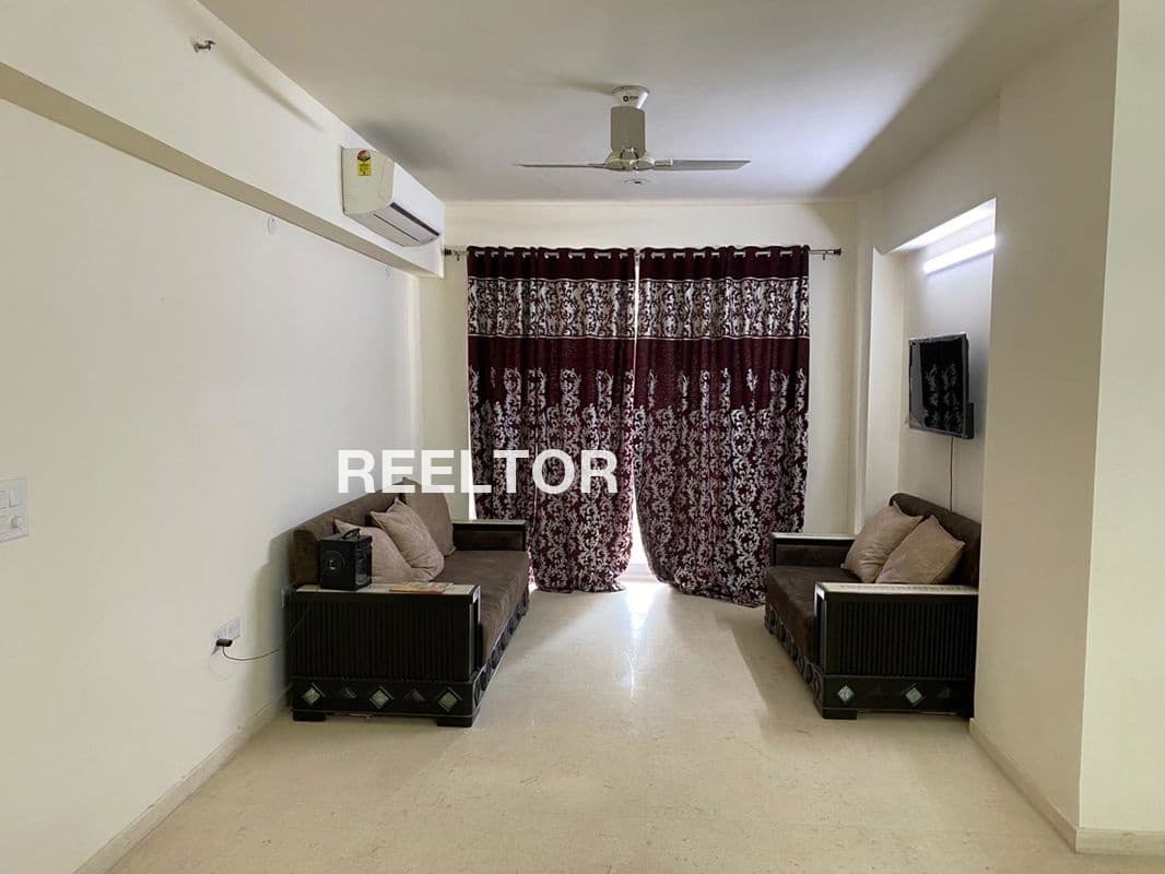 Flat For Rent In Maharajaganj Namkhana