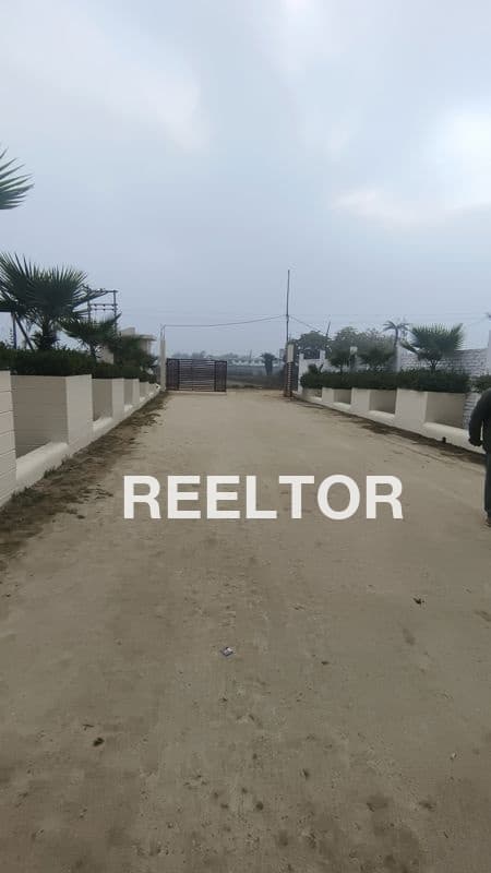 Image of 1 BHK 4th Floor Flat for Rent in Garhi Barod Colony