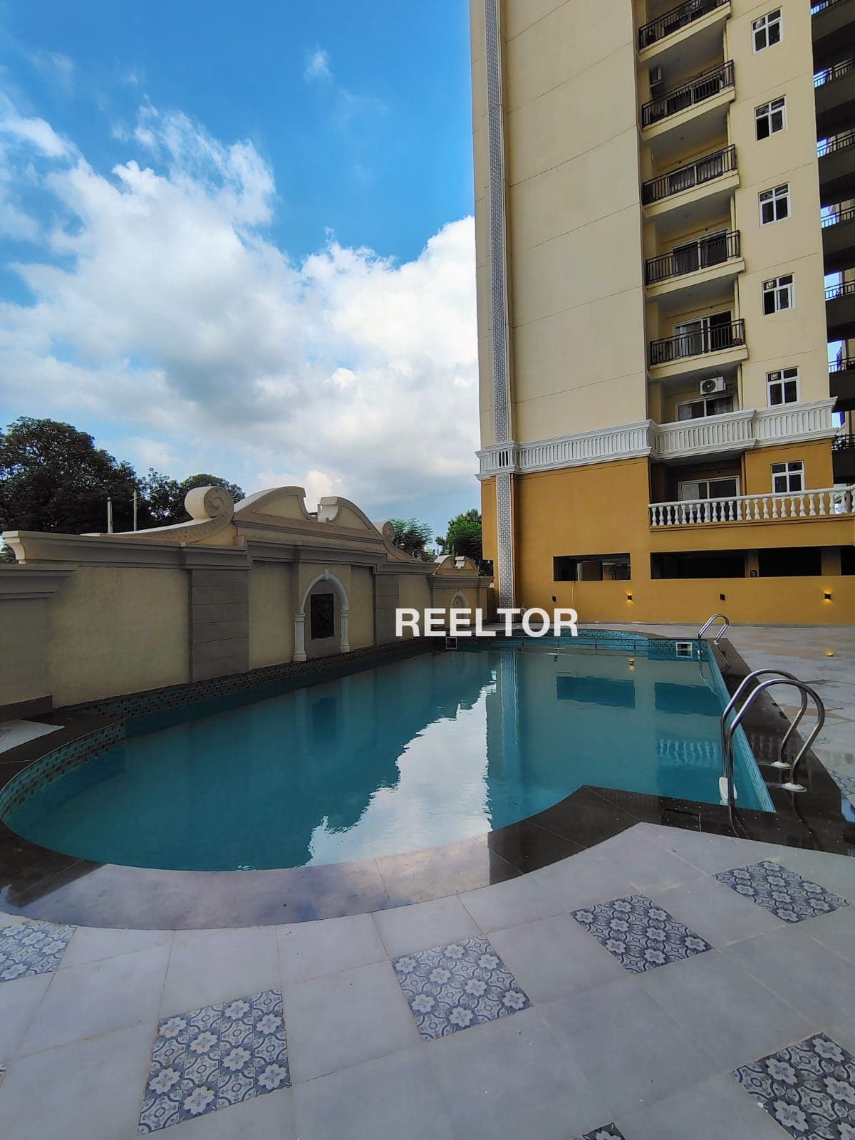 Flat For Rent In Tukreoh Saluni