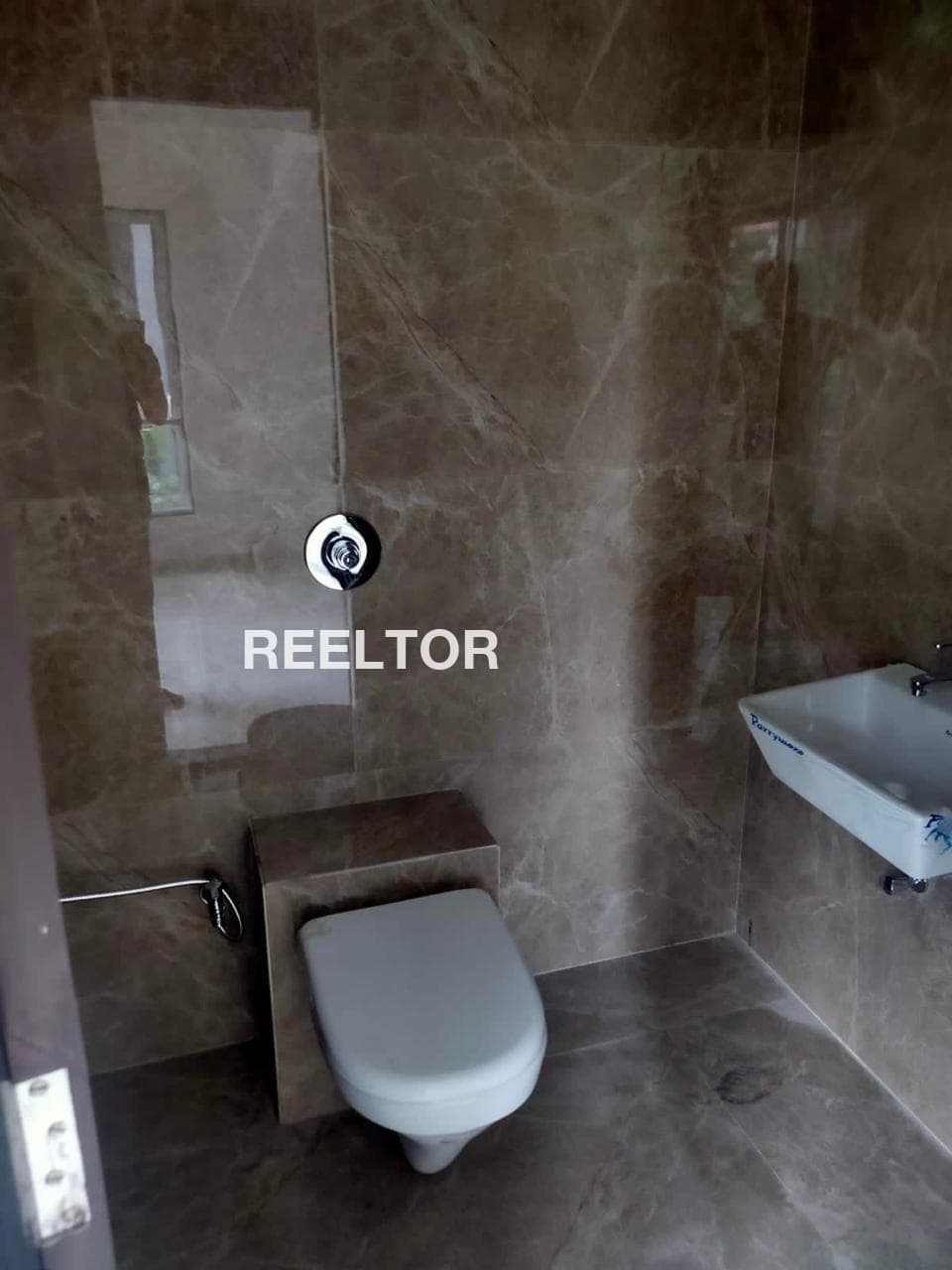 Image of 809 sqft Carpet 2 BHK Flat in Rohini Sector 15