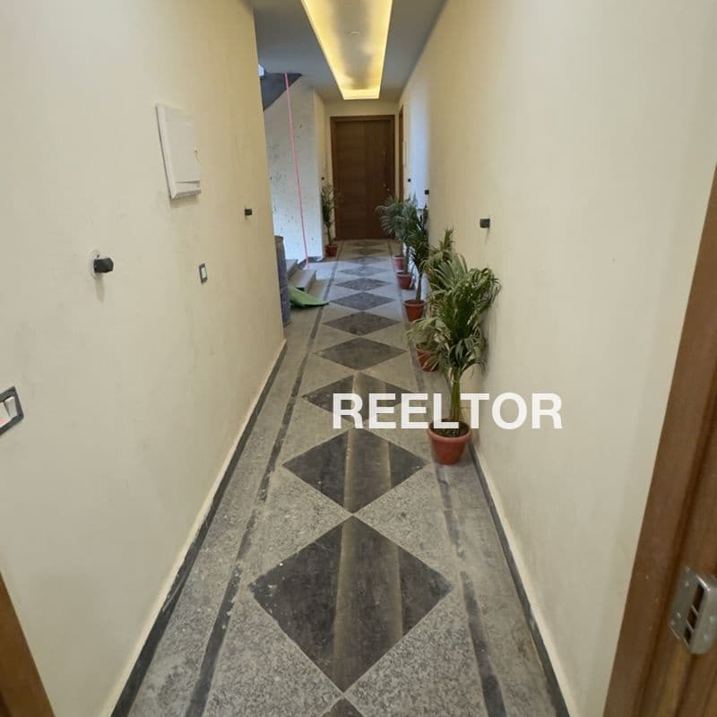 Image of Well-Connected 2 BHK Flat in Vivekanand Marg
