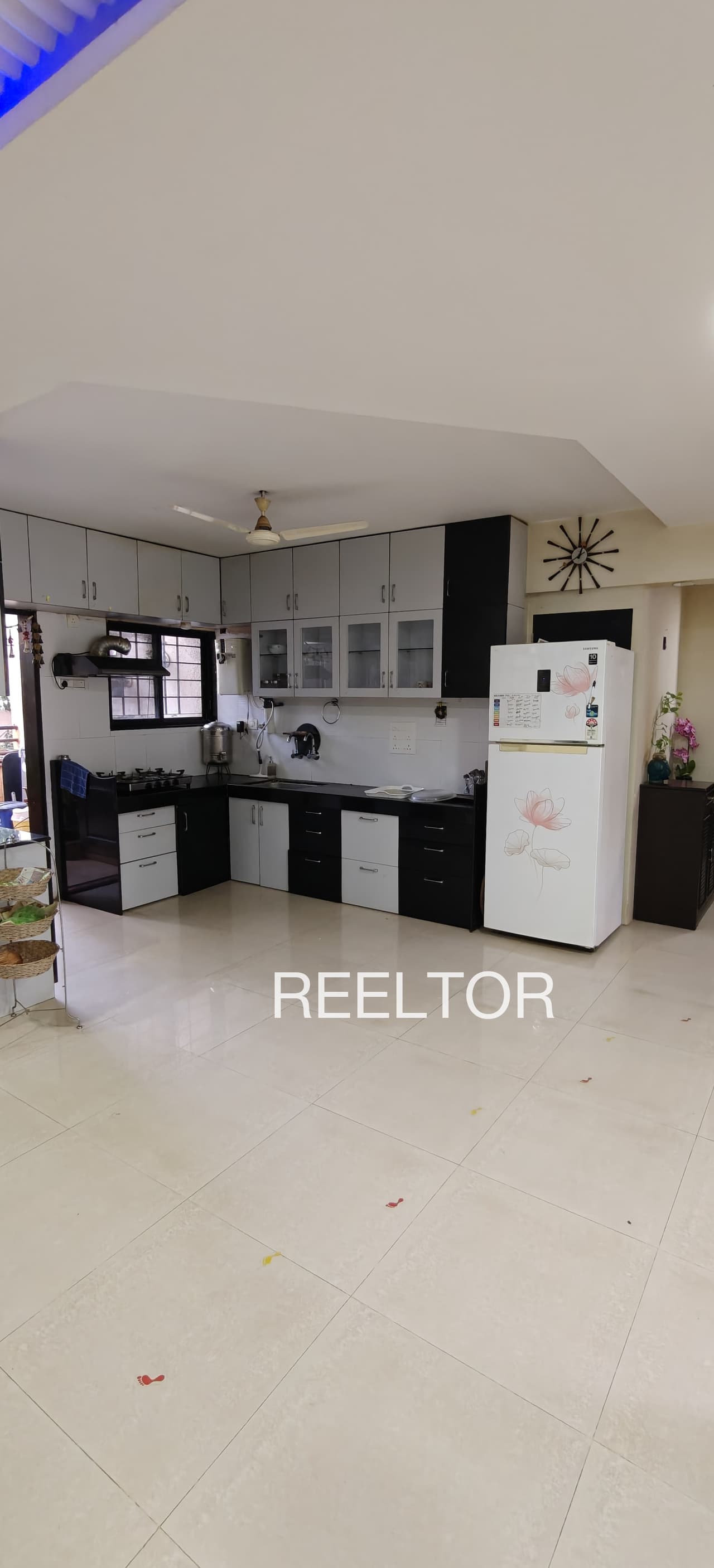 Pg For Sale In Nungpan Chakpikarong