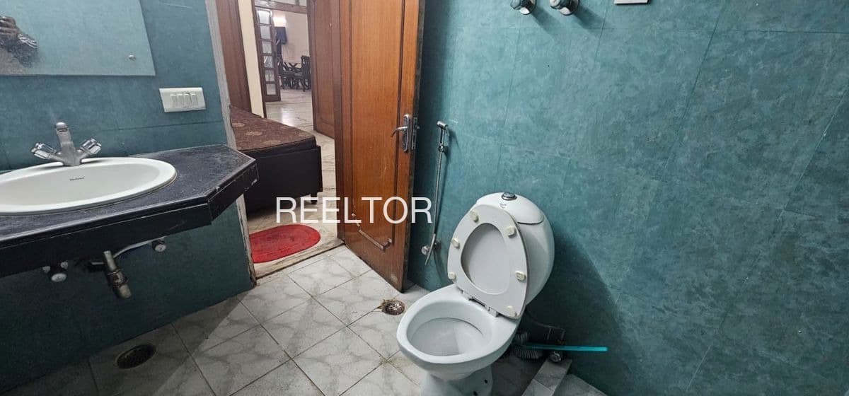 Pg For Sale In Maidan Garhi Saket