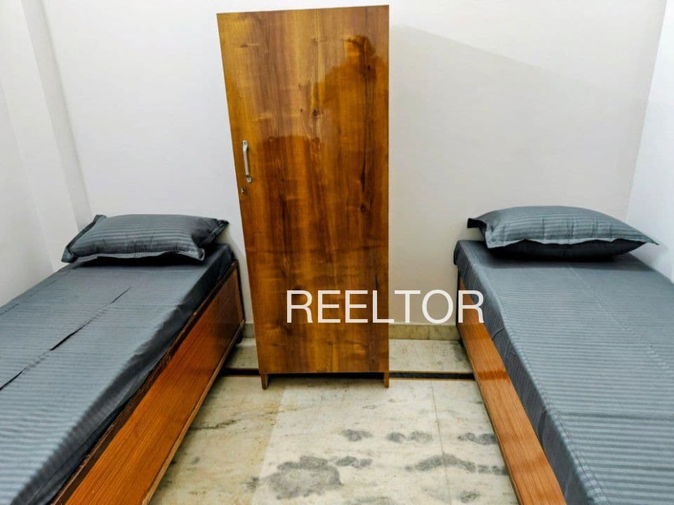 Pg For Sale In Thigri Goharganj