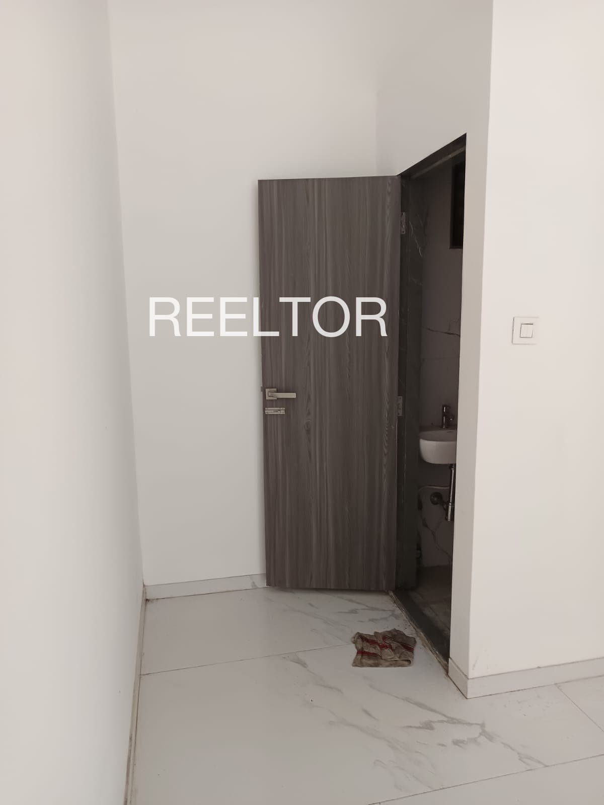 Showroom For Sale In Kajri Padwa