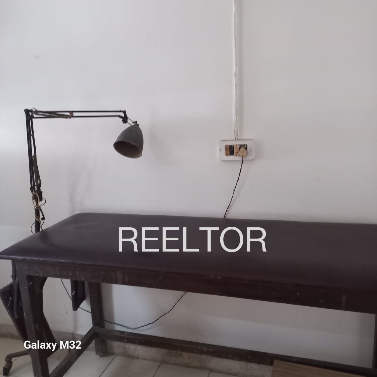 Showroom For Sale In Jamuani Tisri