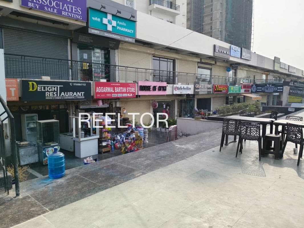 Showroom For Sale In Ariyenbror Kokernag