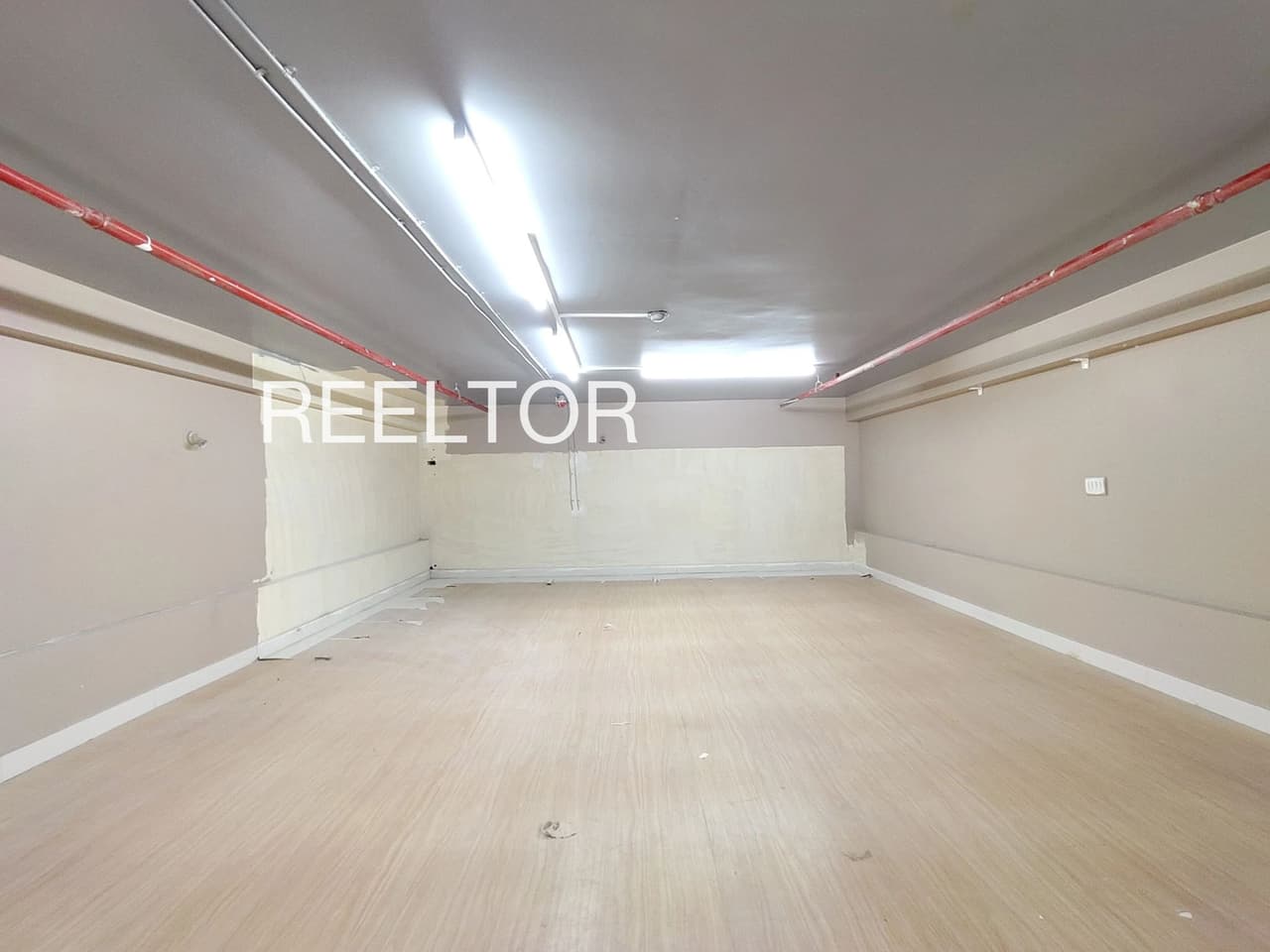 Showroom For Rent In Shihar Khandwa