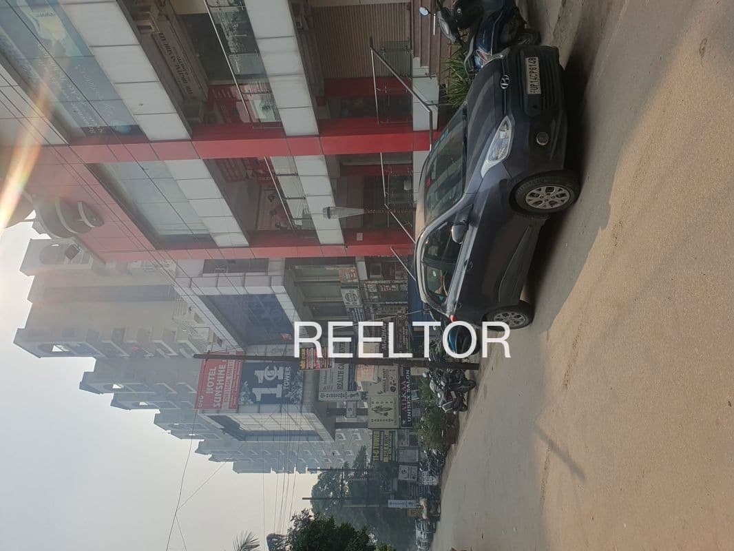 Showroom For Sale In Ariyenbror Kokernag