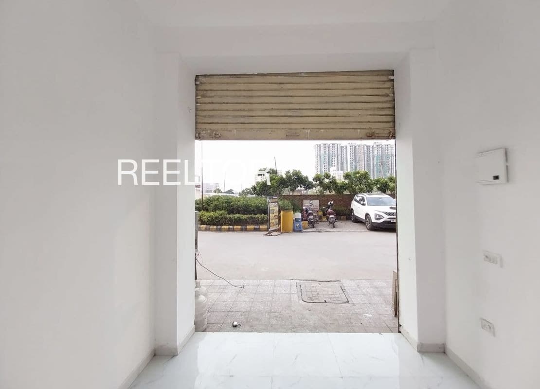 Showroom For Sale In Golikal Siddapura