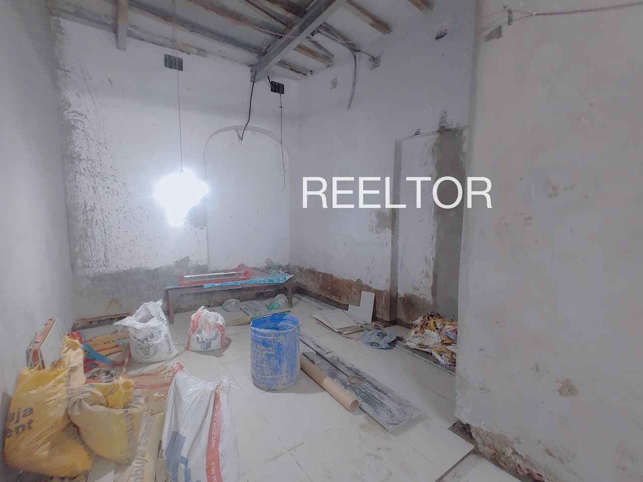 Showroom For Sale In Banavadi Magadiu