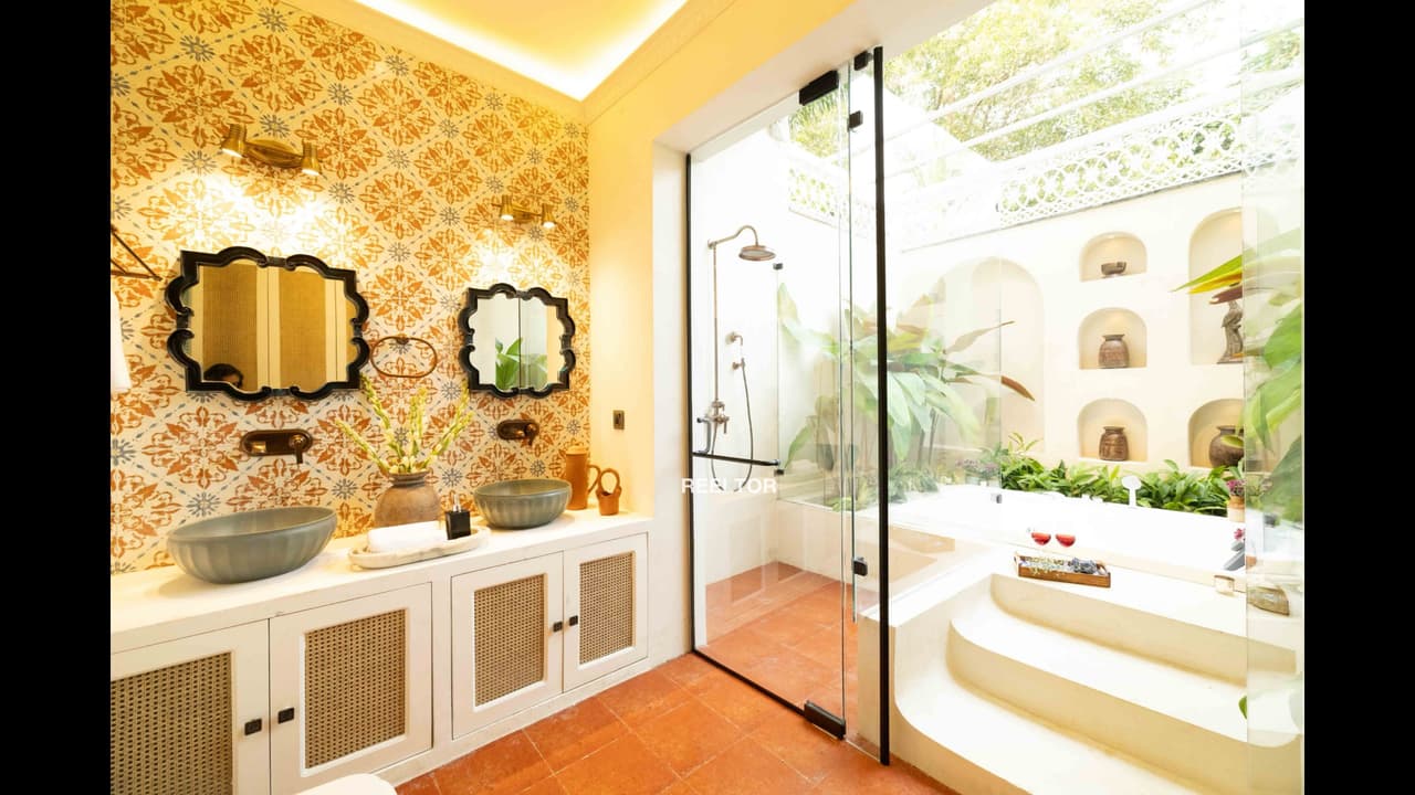 Shop For Sale In Navjeevan Vihar Hauz Khas