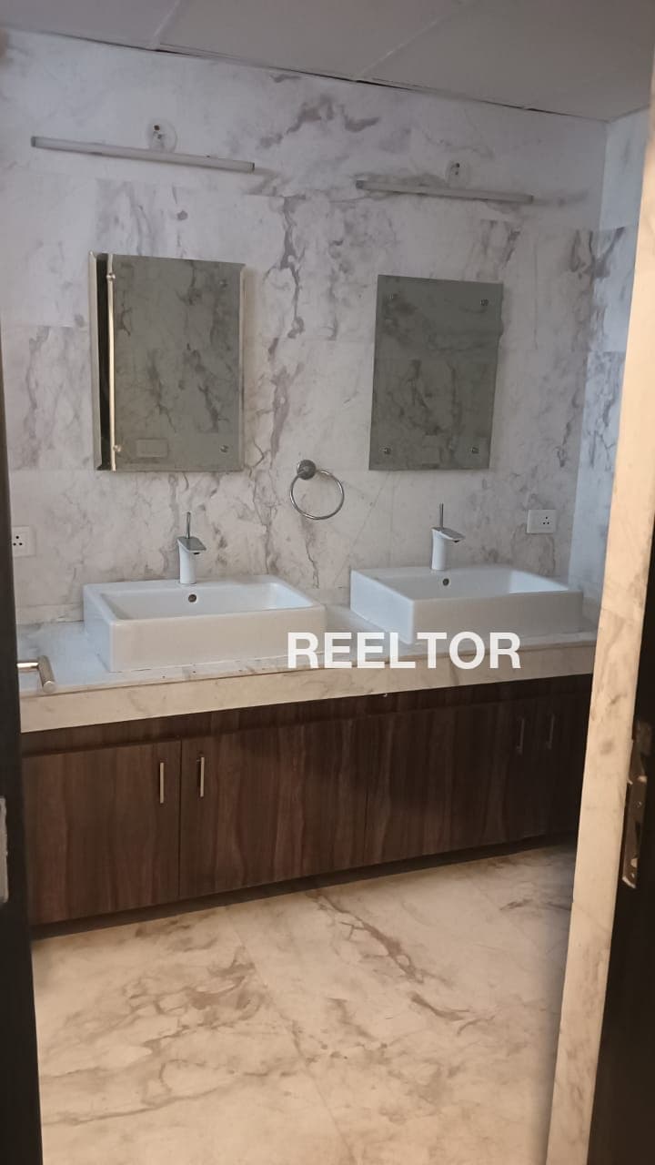 Image of 5 BHK | 4200 sqft | 4th Floor | maruti kunj road