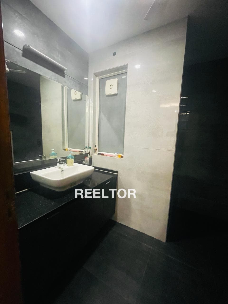 Image of 6033 sqft Usable Space 7 BHK in Gandhinagar Sector 28A, Ahmedabad