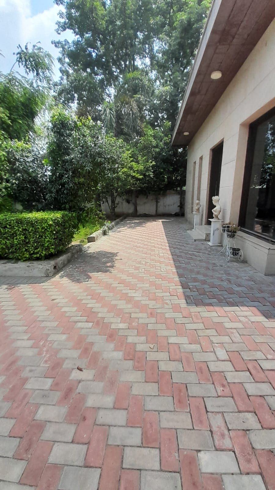 Image of Well Lit 3rd Floor 8 BHK Villa in Sector 43, Sonipat