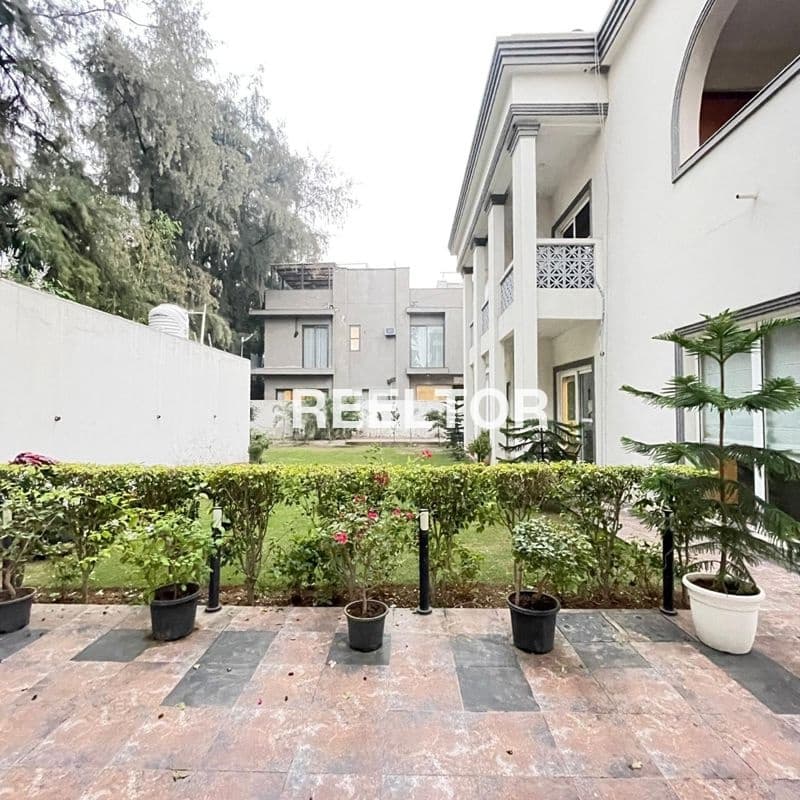 Image of Immediate For Sale — 7 BHK in Kolar Road Sector C