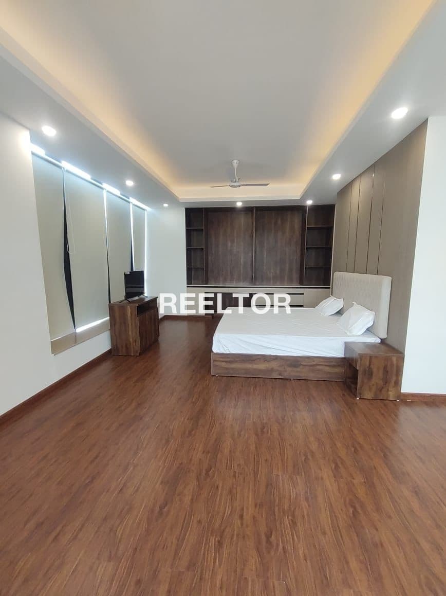 Image of Ground Floor 5 BHK Villa Available in Sector 8