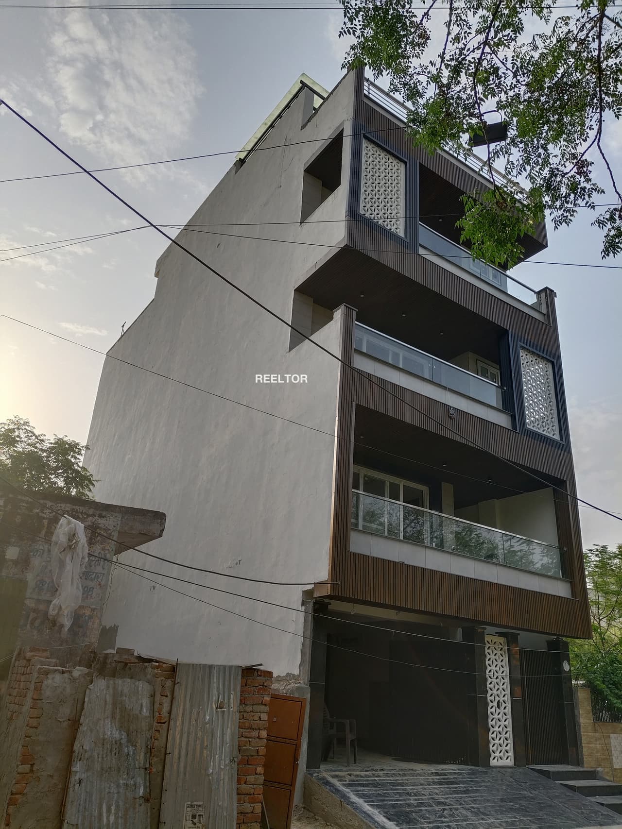 Image of Reasonably Priced 6 BHK Villa in Preet Vihar Block F