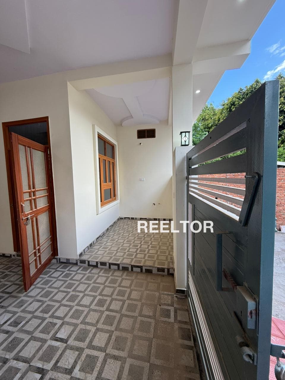 Image of Bright 1st Floor 8 BHK Villa in Kolar Road Sector A, Bhopal