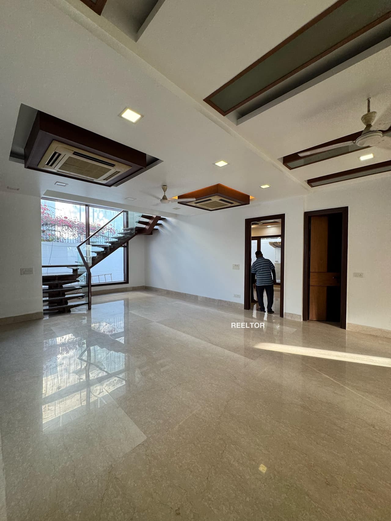 Image of Wide Balcony 6 BHK Villa in Kolar Road Sector A, Bhopal