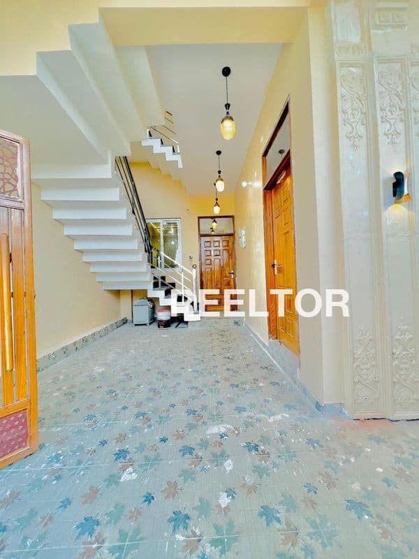 Image of 8 BHK Villa on sale in SHOLINGANALLUR TNHB Block 6, Chennai