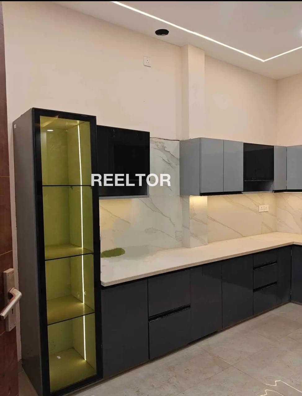 Image of 5 BHK 5th Floor Villa for Rent in Sector 8