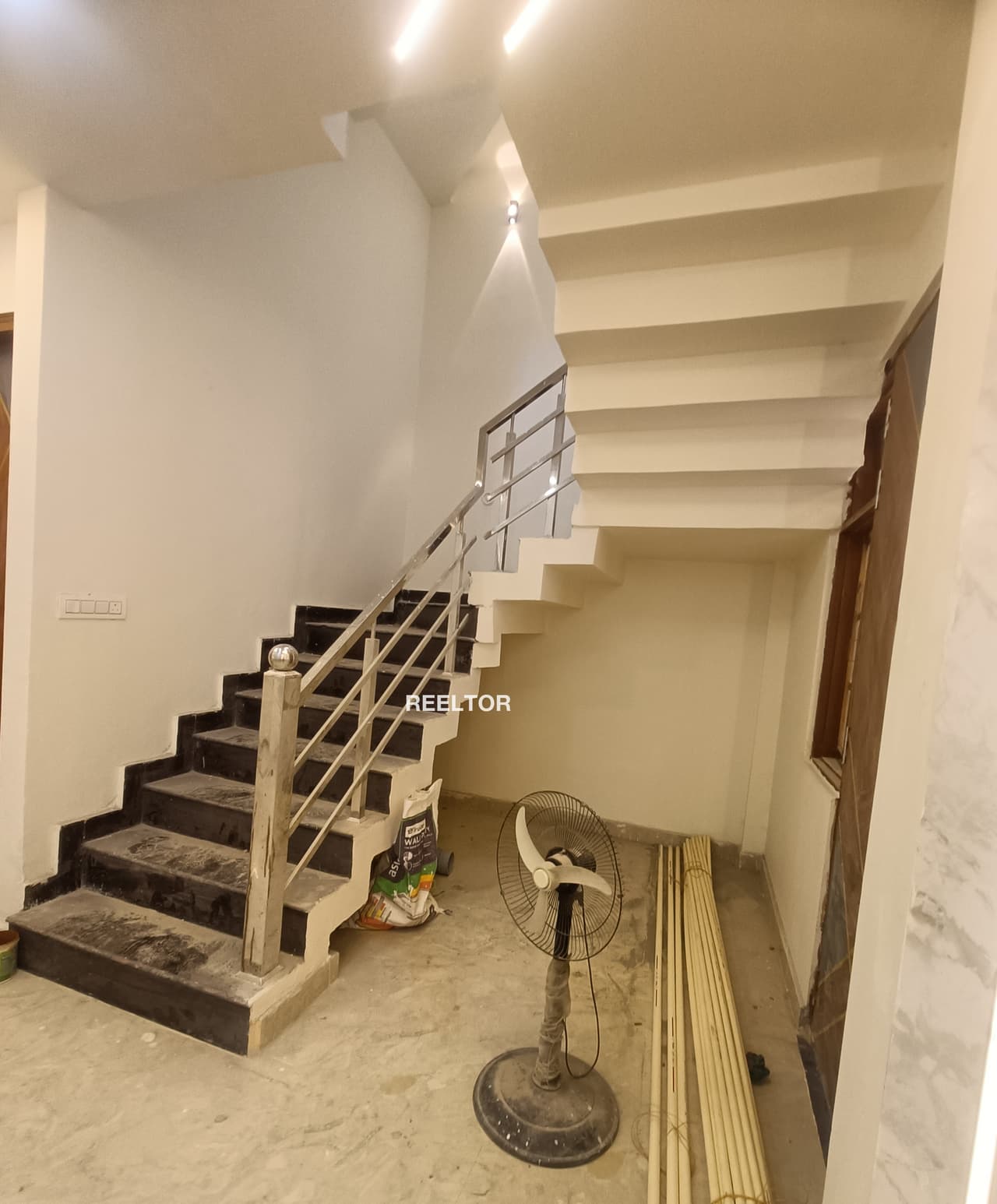 Find 1 Bhk In Anand Vihar For Rent Goverdhan Tower Anand Vihar