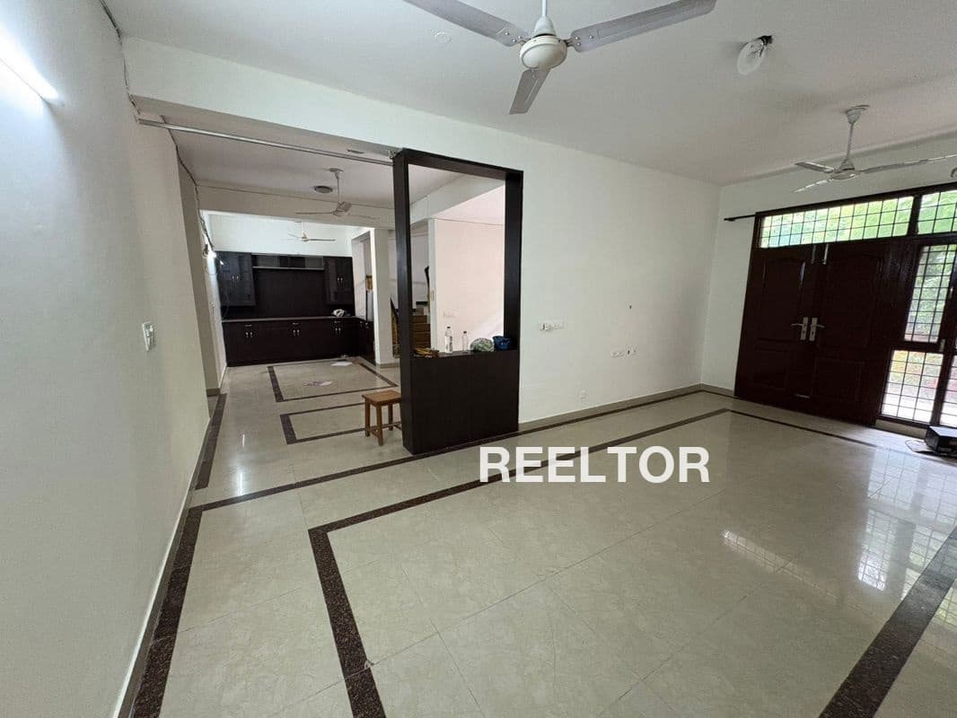 Image of 5 BHK Villa near Schools & Hospitals in Preet Vihar Block G