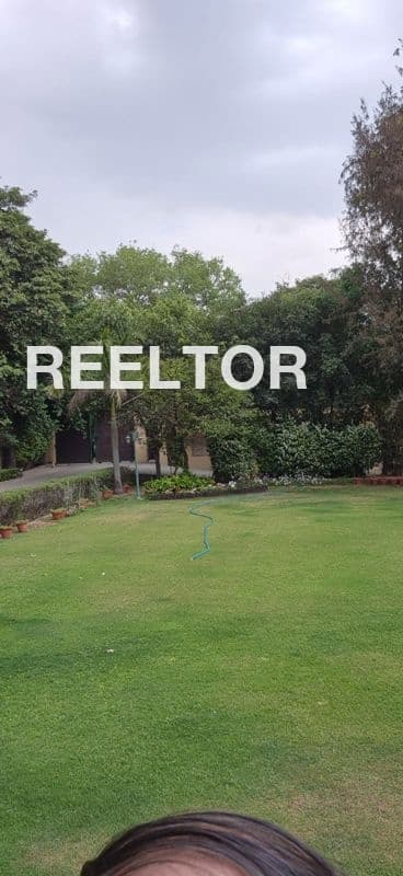 Image of Heart of Gandhinagar Sector 30A: 7 BHK Villa for Rent