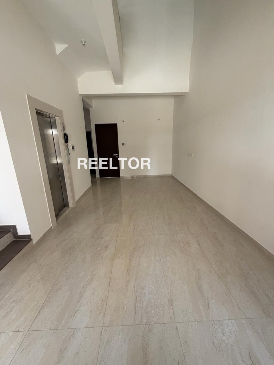 Image of 3rd Floor 5 BHK Villa Available in sector 19