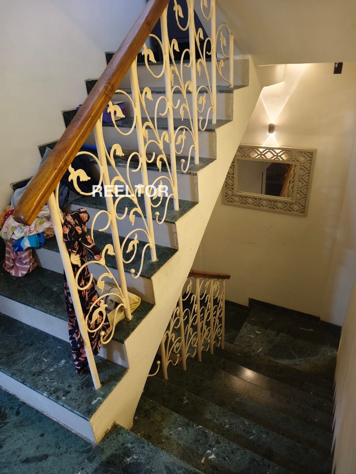 Image of 8 BHK on 4th Floor for Rent in Sector 19