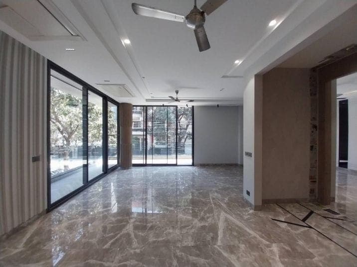Image of Well maintained 8 BHK Villa — Rent in Sector 42, Chandigarh