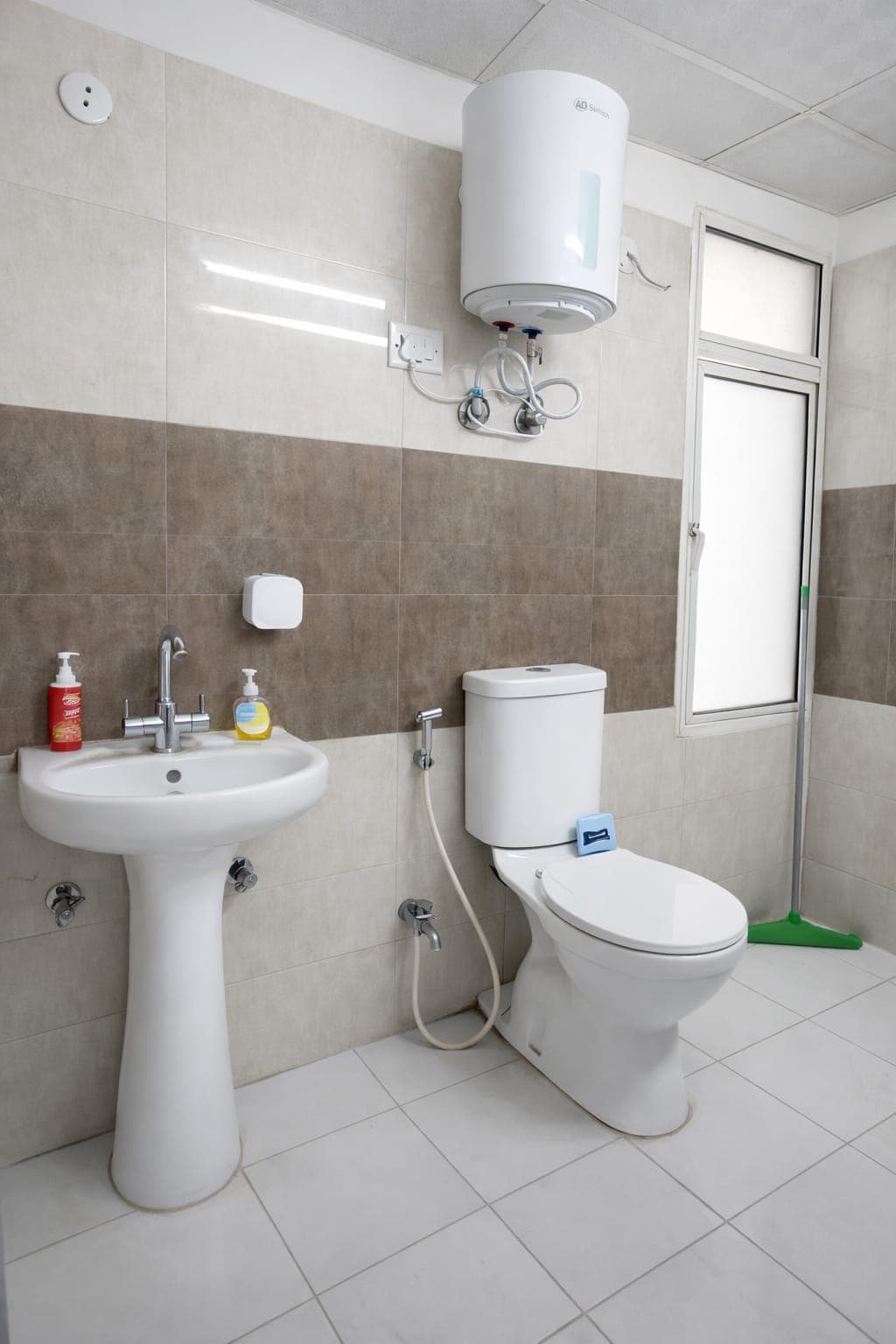 Nilgiri Apartments 2 Bhk Flats For Rent Kalkaji