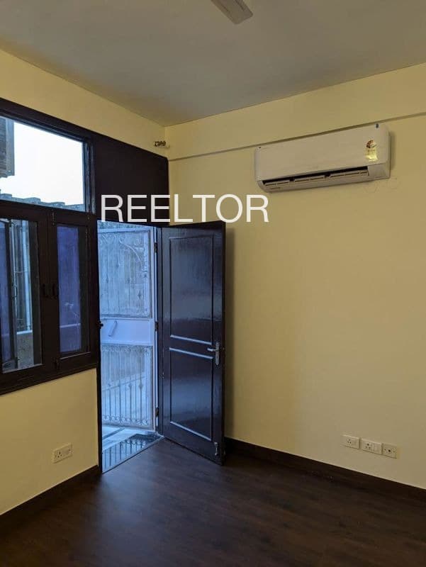 Shop For Rent In Nehru Nagar Defence Colony