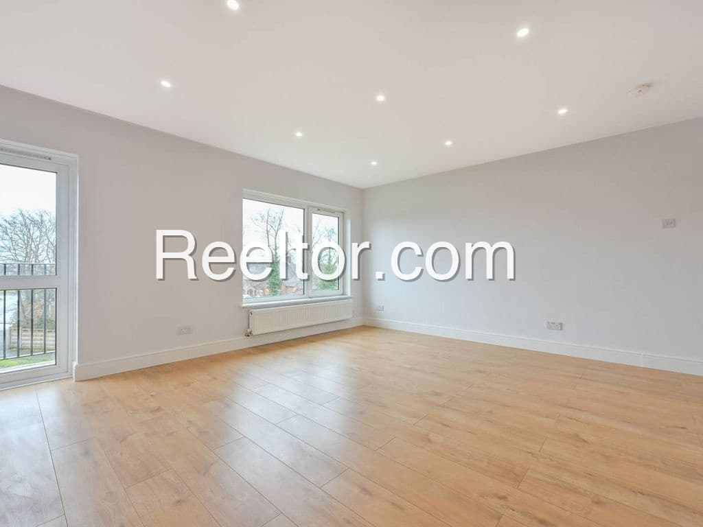 Image of 4 BHK Builder Floor Garbor