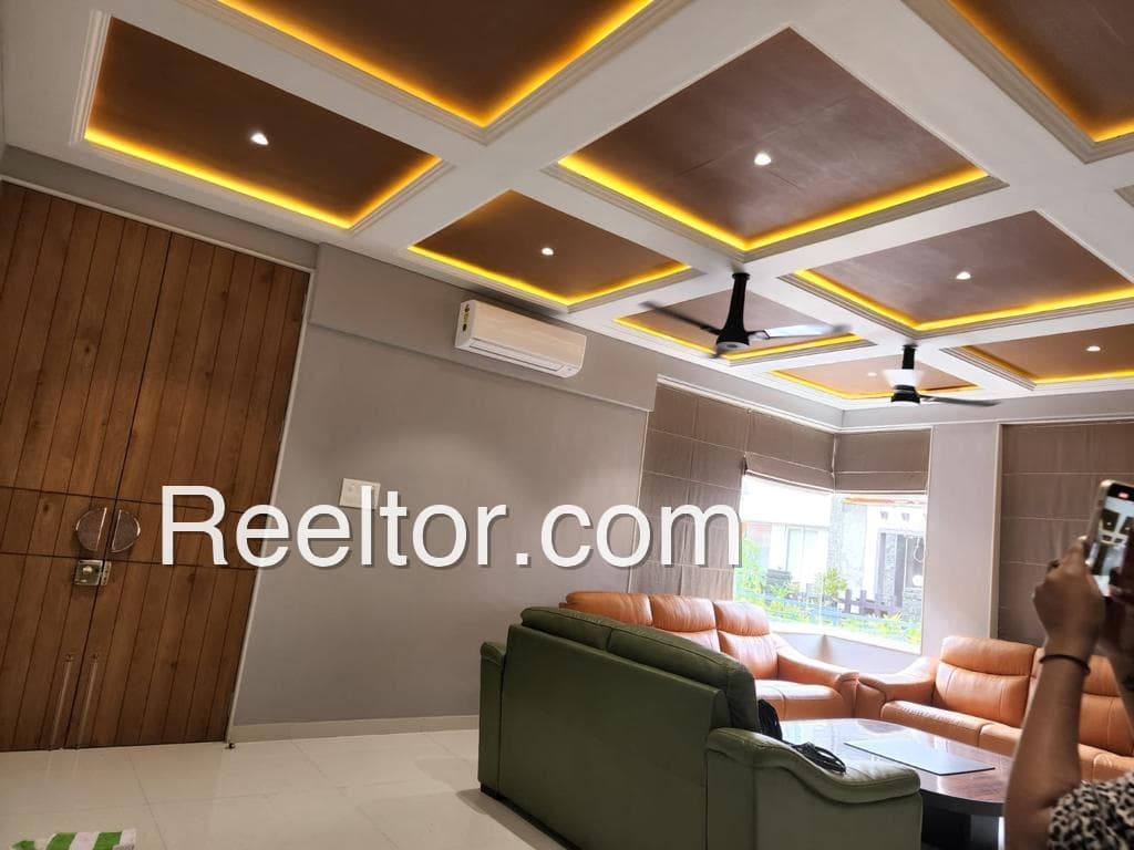 Flat For Sale In Tassar Sollung Chayangtajo