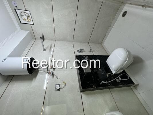 Image of 13 Rooms PG Building for Sale in D H Pora, Kulgam