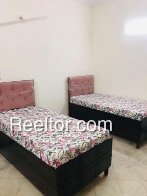 Image of Single Sharing PG in Akalkot, Solapur | Family-Friendly