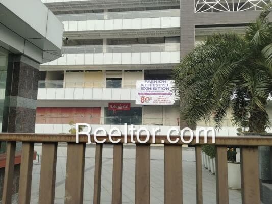 Image of Susta Showroom for Sale - Prime Retail Space