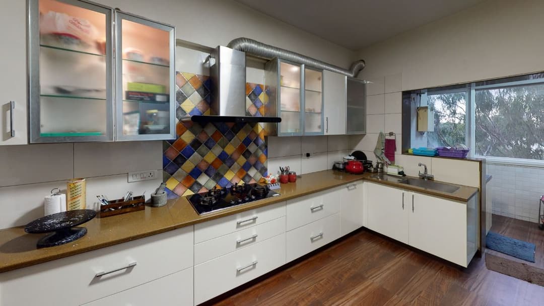 Image of Millers Road, Benson Town: Exclusive 3 bedroom furnished flat for sale.