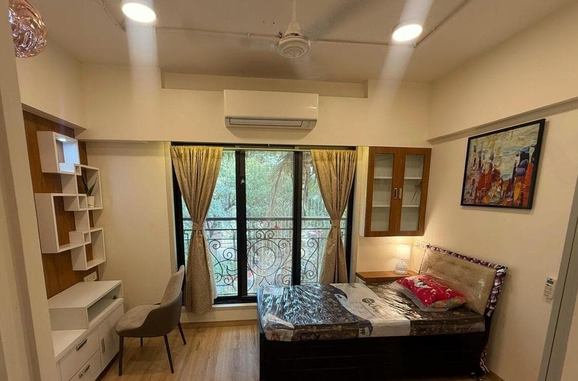 Hostel In Vile Parle